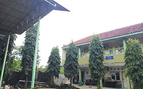Oyo 90333 Wisma Tenang Jaya Syariah Hotel 2*
