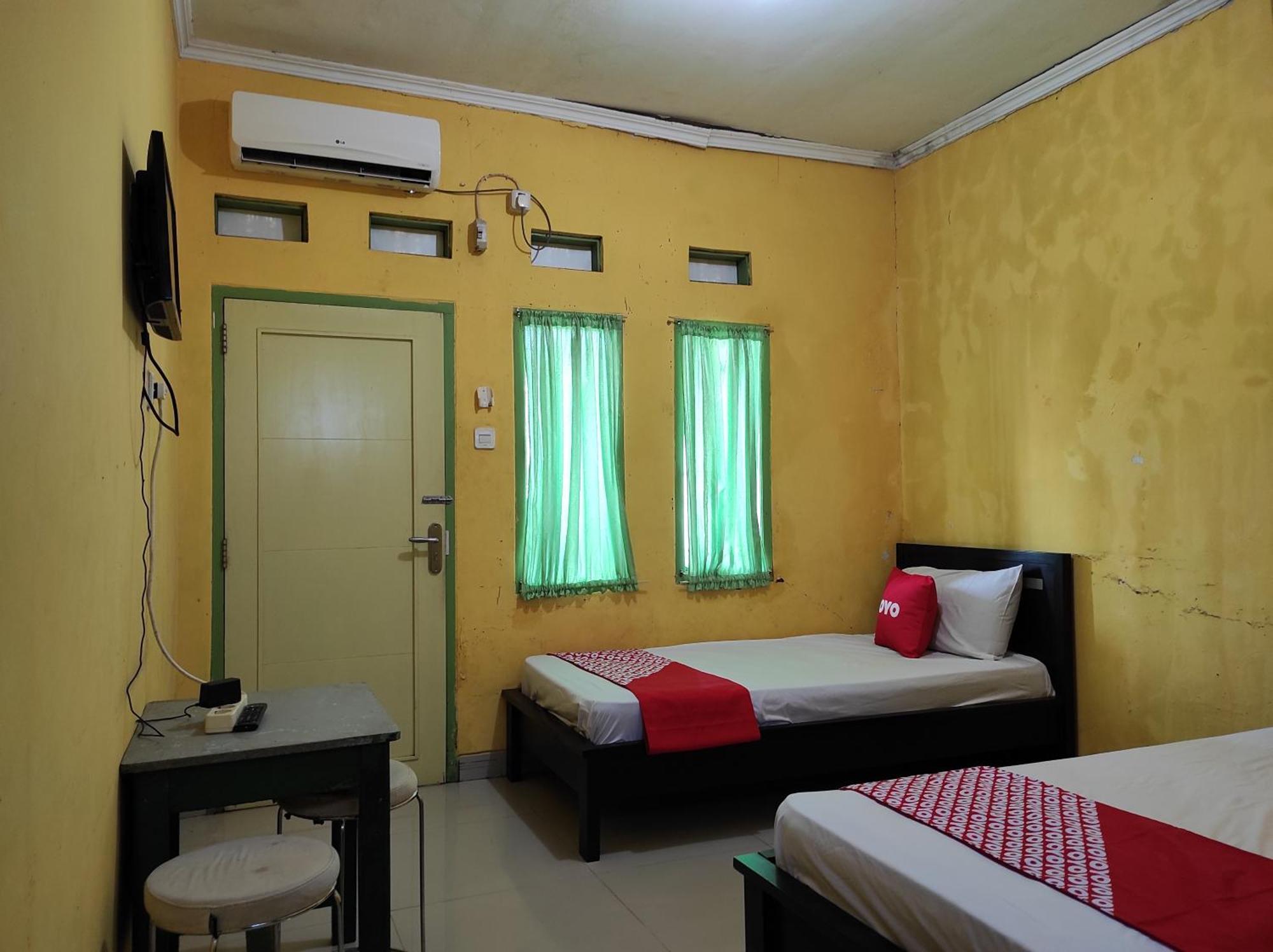 OYO 90333 Wisma Tenang Jaya Syariah Majalengka Bagian luar foto