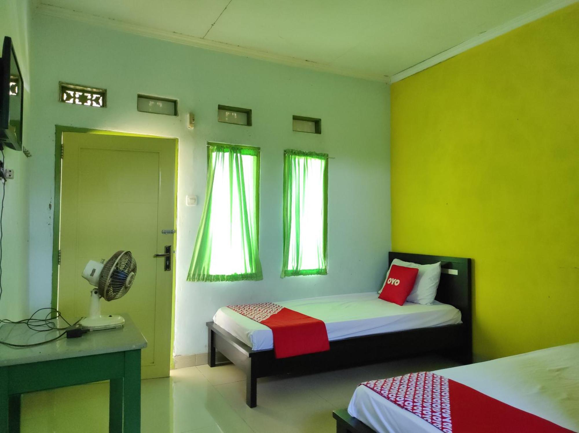 OYO 90333 Wisma Tenang Jaya Syariah Majalengka Bagian luar foto