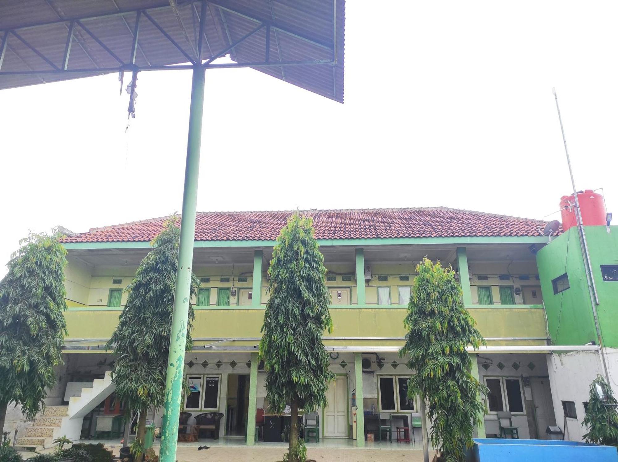 OYO 90333 Wisma Tenang Jaya Syariah Majalengka Bagian luar foto