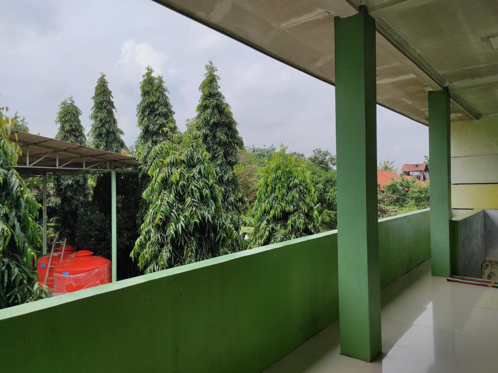 OYO 90333 Wisma Tenang Jaya Syariah Majalengka Bagian luar foto
