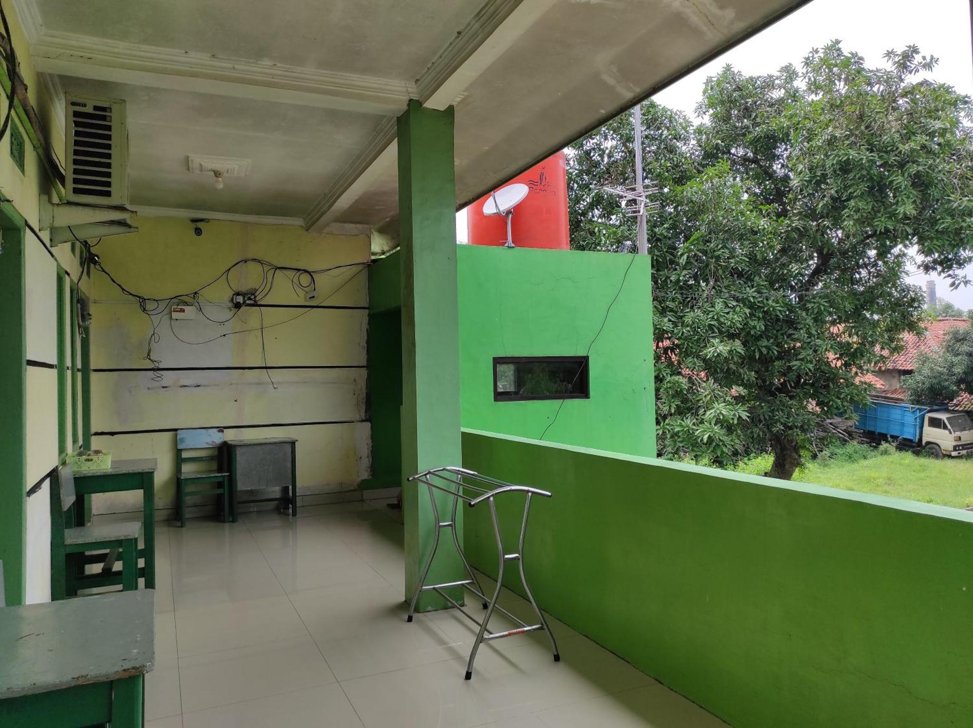 OYO 90333 Wisma Tenang Jaya Syariah Majalengka Bagian luar foto